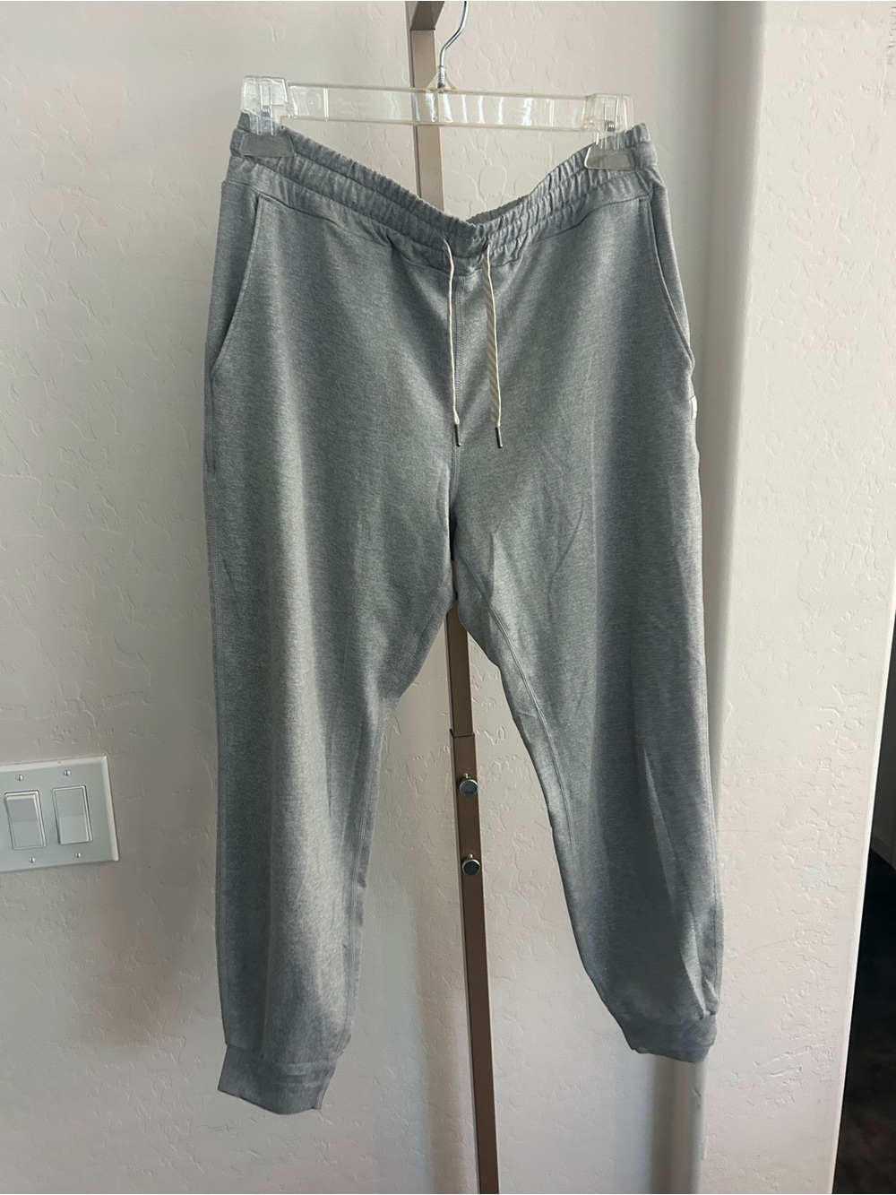 Vuori Performance Jogger Women’s Small Gray Heather DreamKnit Athleisure Pants